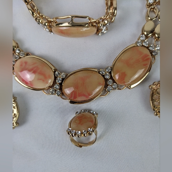 NWOT, BEAUTIFUL AFRICAN PARTY JEWELRY SET. - Picture 5 of 7